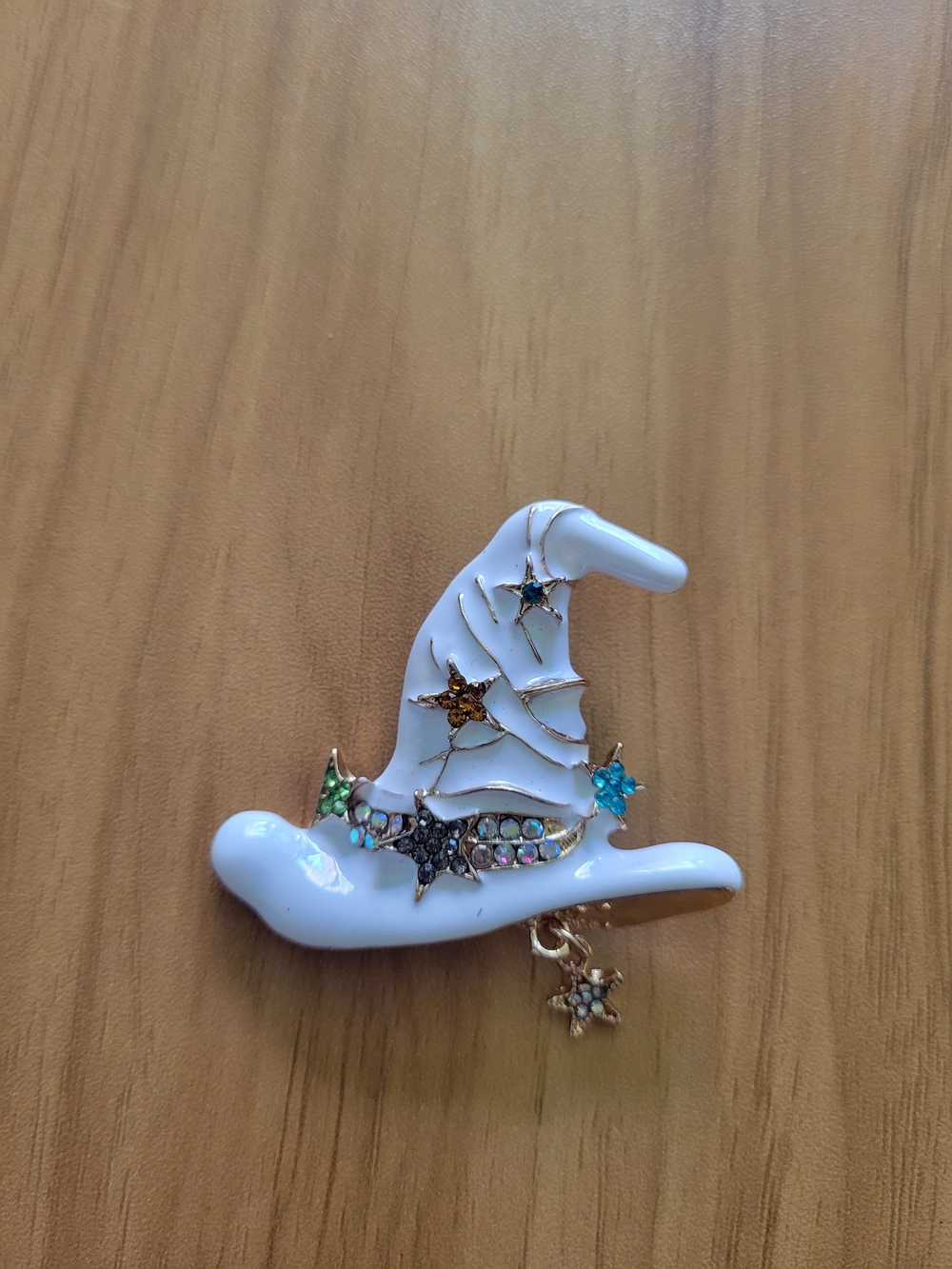 🍁NEW🍁White Enamel Witch Hat Pin with Multicolor Star Accents
